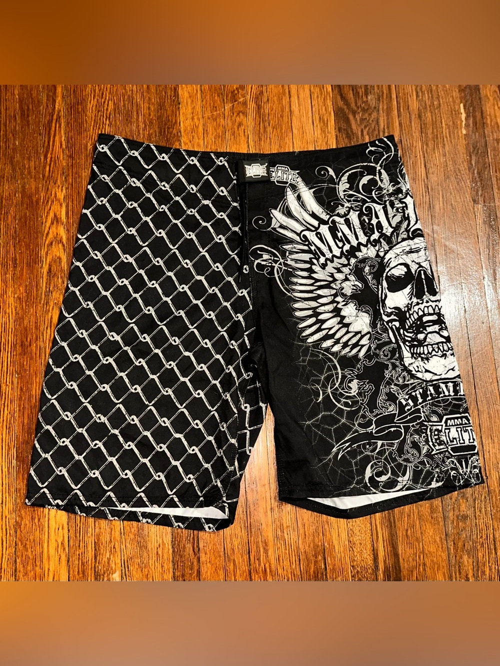 Men’s Large MMA Elite Fighting Shorts Men's Medium Black Skull Wings Cage Design